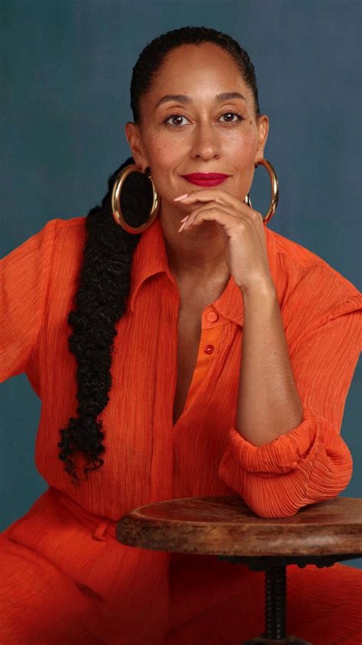 Tracee Ellis Ross Looks Simply Gorgeous Rocking Bold Red Lipstick with Short Braids (Photo)