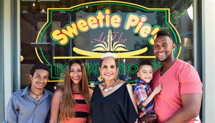  'Welcome to Sweetie Pie's' Robbie Montgomery Defies Her Age in a Colorful Robe & Yellow Shoes 