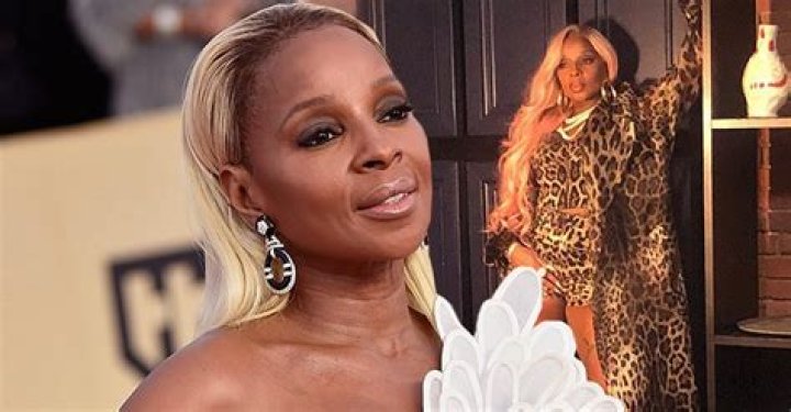 Mary J Blige Flaunts Her Legs in a Leopard-Print Ensemble 