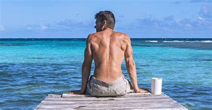 A Man Was Stranded on a Desert Island for 10 Years