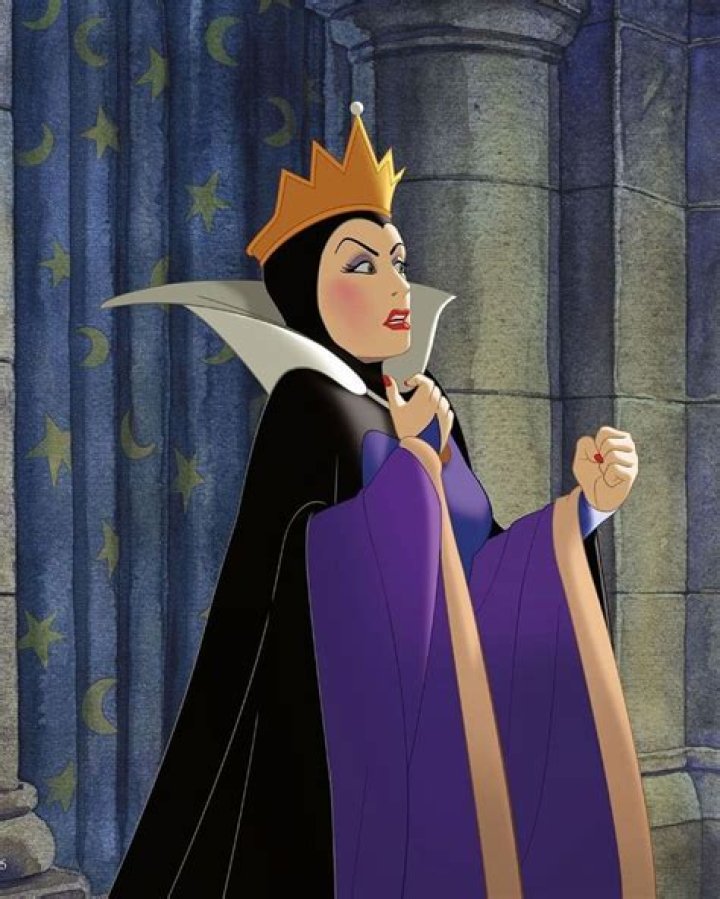 Evil Stepmom Threw Out a Photo of My Late Mother, Father Said Nothing – Story of the Day