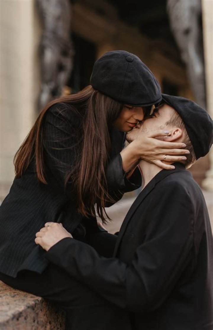 Woman Sees Portrait of Her Husband Kissing Another Woman at Photo Exhibit, Then Karma Hits Him Harshly — Story of the Day