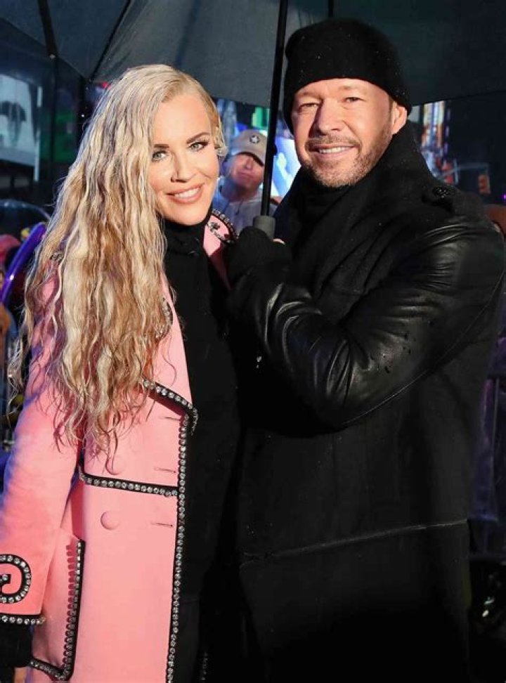 Jenny McCarthy Says She's Lucky in Love after Renewing Wedding Vows with Donnie Wahlberg