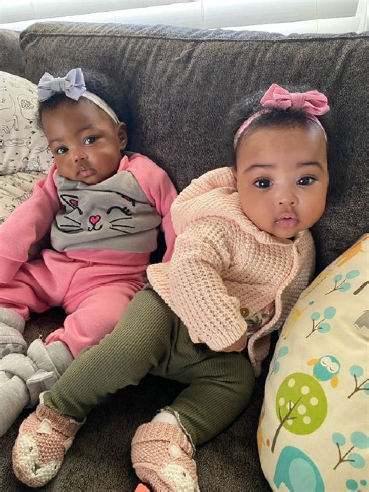 Woman Shows off Adorable Twin Daughters and Her Video Goes Viral over Their Size