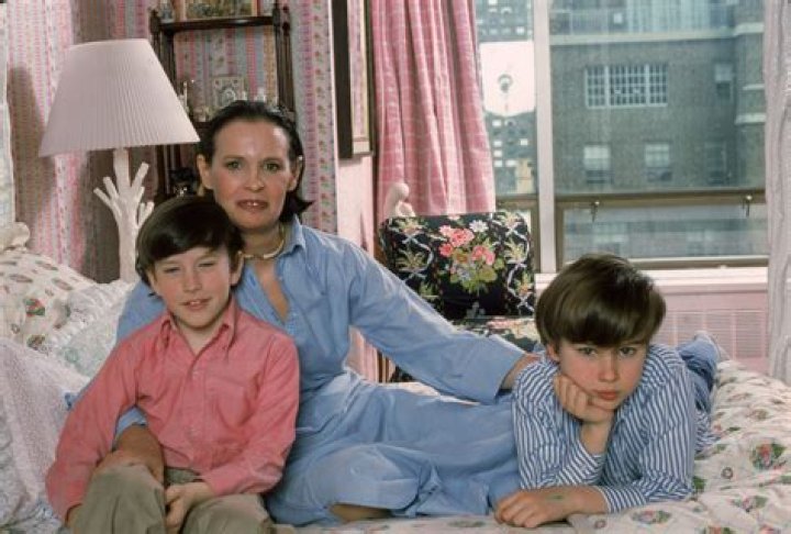 Gloria Vanderbilt Witnessed Her Son Sitting on a Balcony's Edge Moments before His Life Ended 