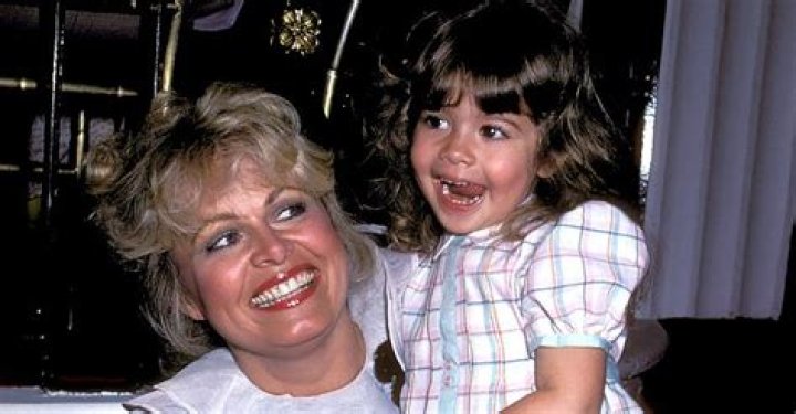 Samantha Struthers Rader Is Sally Struthers' Beautiful & Only Child - Facts about Her