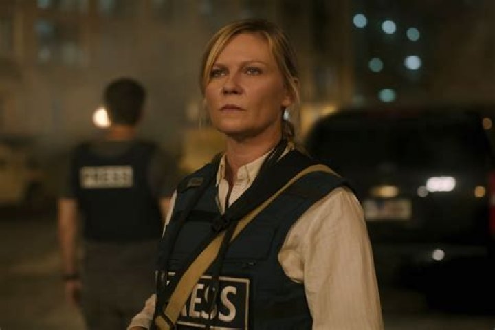 Kirsten Dunst Left Home of 18 Years & Now Lives in Classic Mansion - inside Her Luxury Abode