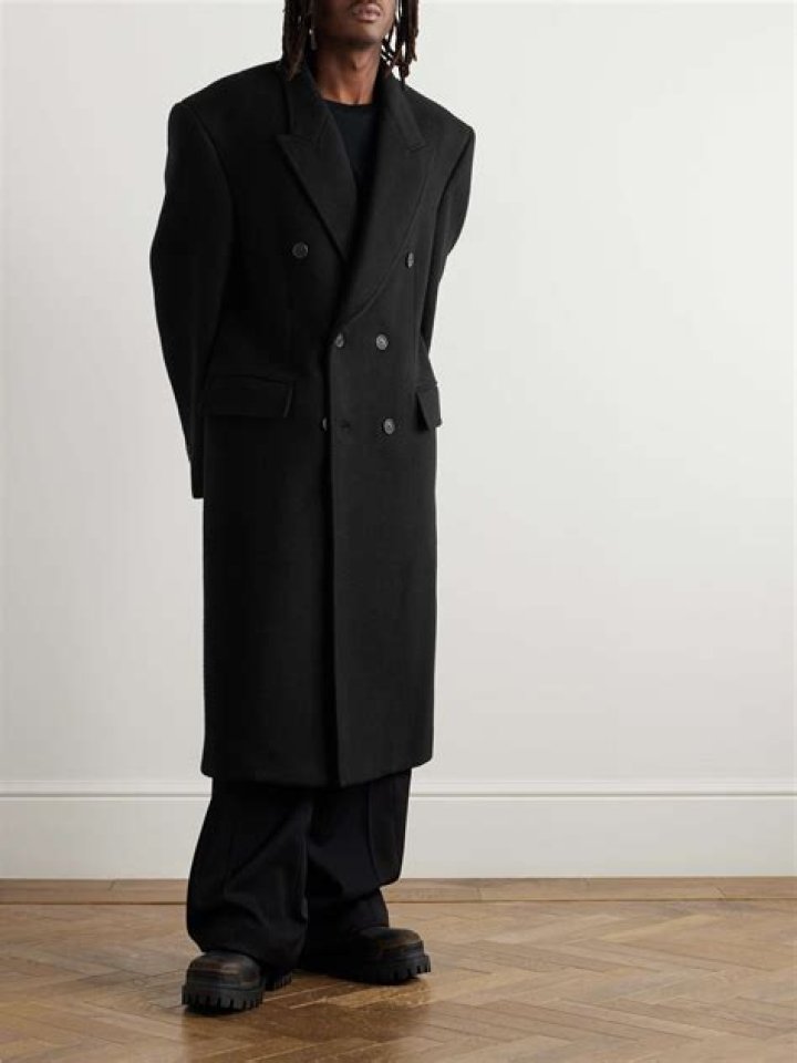 Beyoncé Stuns in $32k Gucci X Balenciaga Suit While Kissing Jay-Z in PDA Photos from His 52nd Birthday Party