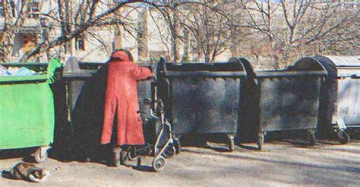 Man Sees Homeless Lady Eating from Dumpster and Recognizes Sweetheart He Lost 53 Years Ago — Story of the Day