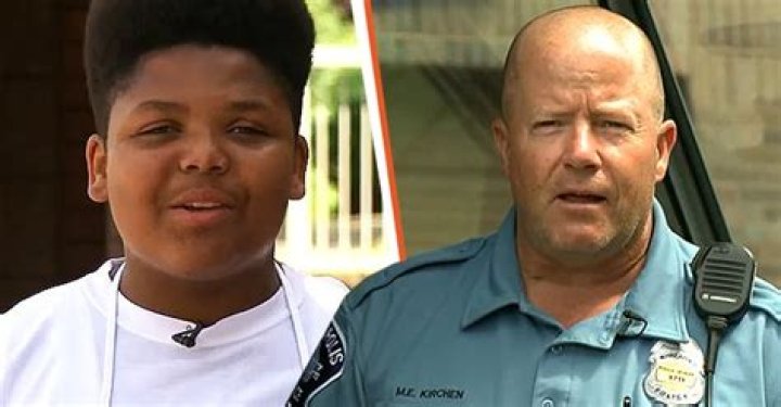 Neighbors Call Authorities to Shut Down a Boy Selling Hot Dogs and Officials Help Him Instead