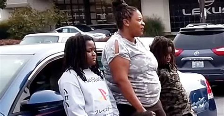 Single Mom and Three Sons Forced to Sleep in Their Car, Luckily Get a New Place to Stay