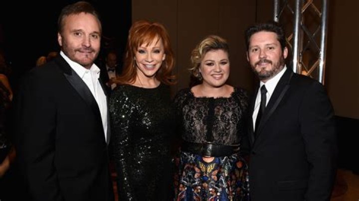 Reba McEntire Texted Kelly Clarkson ‘All the Time’ – She ‘Warned’ Kelly before Divorce from Her Stepson, Source Claims