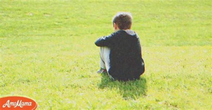 Old Lady Notices Sad Little Boy Sitting Every Day on the Same Spot in Local Park – Story of the Day