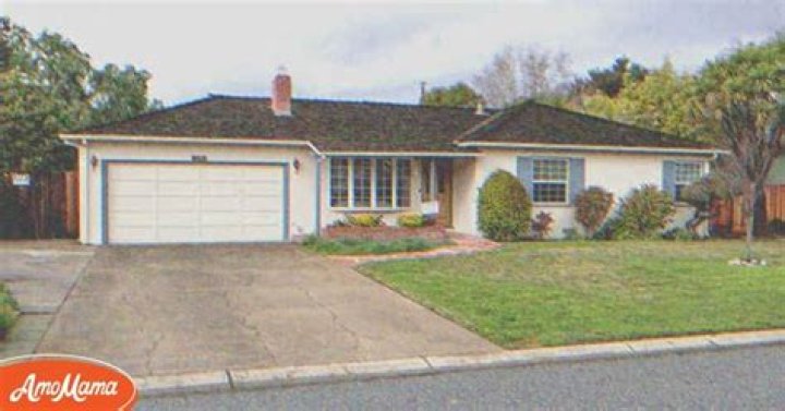 Man Who Is Certain His Sister Died 8 Years Ago Accidentally Sees Her at His New Friend’s House – Story of the Day