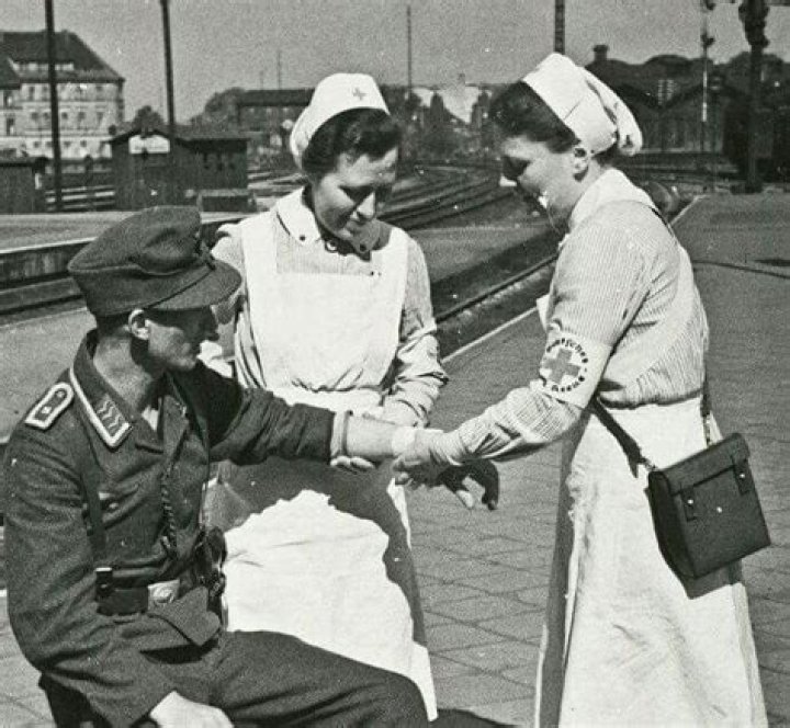 Black Nurse and German Soldier Secretly Fall in Love, Turning from Enemies into Eternal Partners
