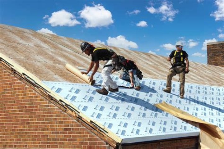 Fixing Old Widow’s Roof, Men Find Stash Her Husband Left and Decide to Stay Silent about It – Story of the Day