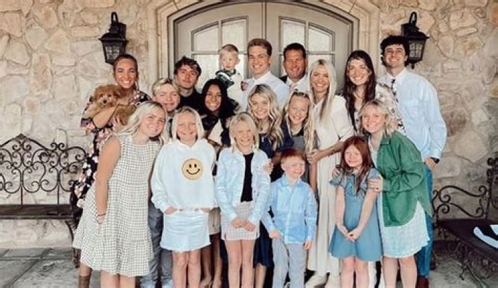 Ozzie & Harriet Nelson's Family Faced 'Huge Discrepancy' between Their Real Life & On-Screen Portrayal