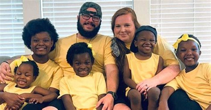 Parents-Of-Ten Adopt 7 Neglected Siblings to Reunite Them: 'They Didn't Need to Lose Each Other'