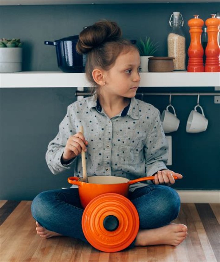 Rich Woman Saves Waiter Who Paid for Her and Dad’s Meal 17 Years Ago When They Were Poor – Story of the Day