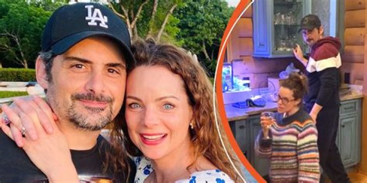 Brad Paisley & Kimberly Williams Privately Raise Their 2 Kids in Cozy Log House – Photos
