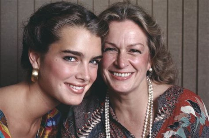 Brooke Shields Cried after Losing Virginity to Dean Cain & Broke up with Him over Guilt about Sidelining Her Mom