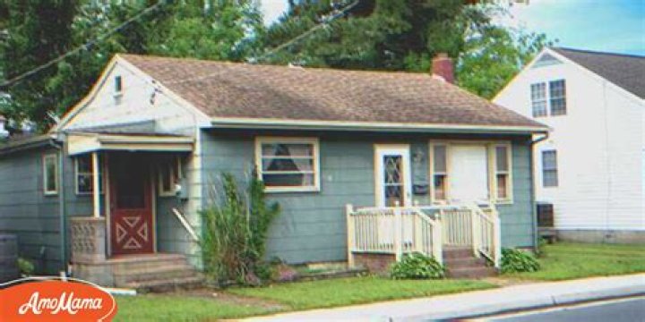 Teen Girl Is the Only One Who Cares for Elderly Grandpa, He Kicks Her Out When She Turns 18 – Story of the Day