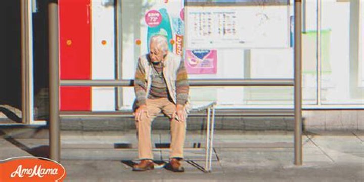 Old Teacher Gets Lost As He's Kicked Out of Bus, Desperately Hears, ‘Haven't Seen You for Ages!’ — Story of the Day