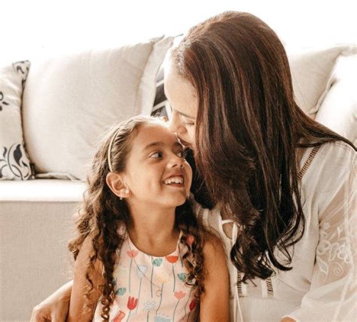 Trashman Babysits Girl While Her Mom Is In Hospital, Mom Returns and Can't Recognize Girl's Room — Story of the Day