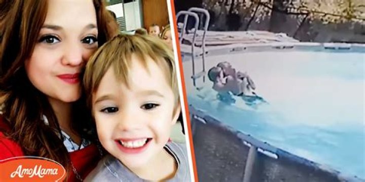 Oklahoma Boy Sees Mom Drowning in Pool after Having a Seizure, Pulls Her up on His Own