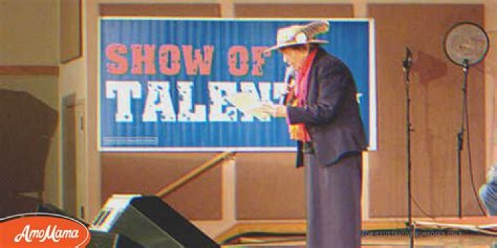 Lady of 81 Fulfills Her Childhood Dream Performing on Stage, Newspaper Reporter Meets Her at Exit – Story of the Day