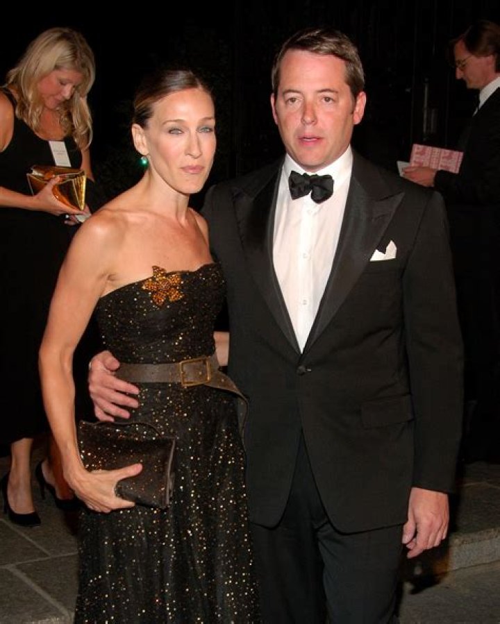 Sarah Jessica Parker Rushed to Bedside of Dying Stepdad Who Raised Her & 7 Siblings despite Poverty