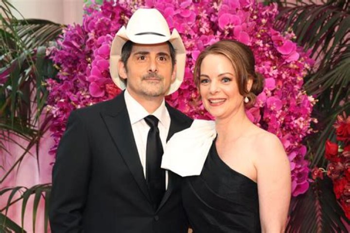 Brad Paisley and His Love at First Sight Kimberly Williams Teach Their Kids Kindness Feeding People in Need