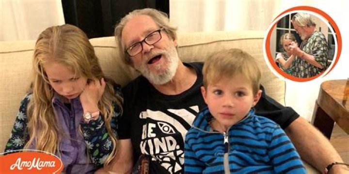 Jeff Bridges Teaches Granddaughter to Dance a Year after Family Helped Him Gain His Health Back