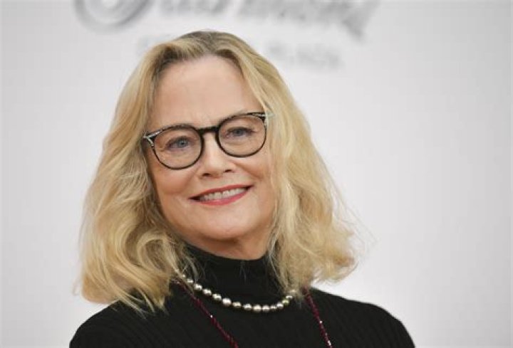Cybill Shepherd Ages Gracefully at 71 - She Put Family 1st after Welcoming Twins & Is Doting Grandma Now