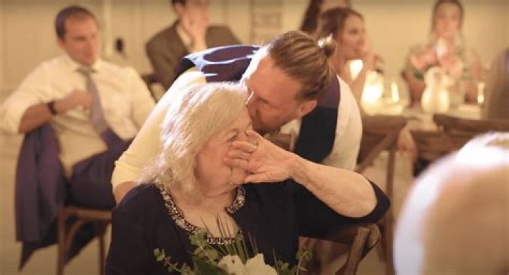Bride Surprises Grandma by Wearing Her Gorgeous 60-Year-Old Wedding Gown for Father-Daughter Dance