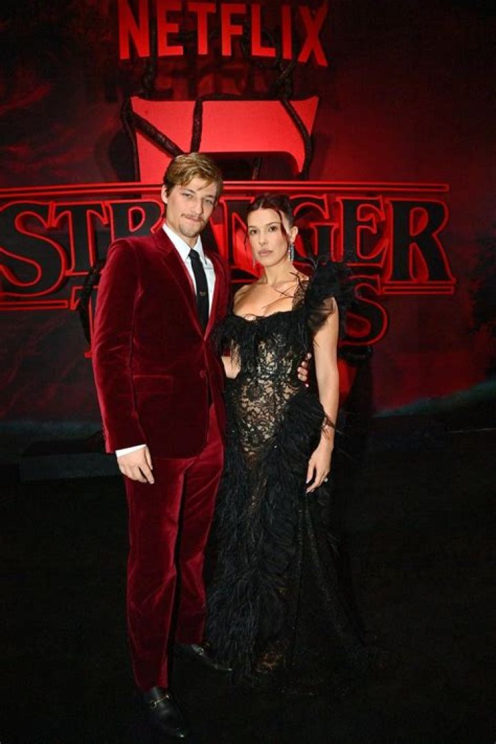 Family Goes through Rough Year until Stranger Knocks at Their Door Giving Dad Means to Recover His Sight