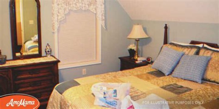 Cop Pays a Visit to His Old Mom and Sees Ex-Con in Her Bedroom — Story of the Day