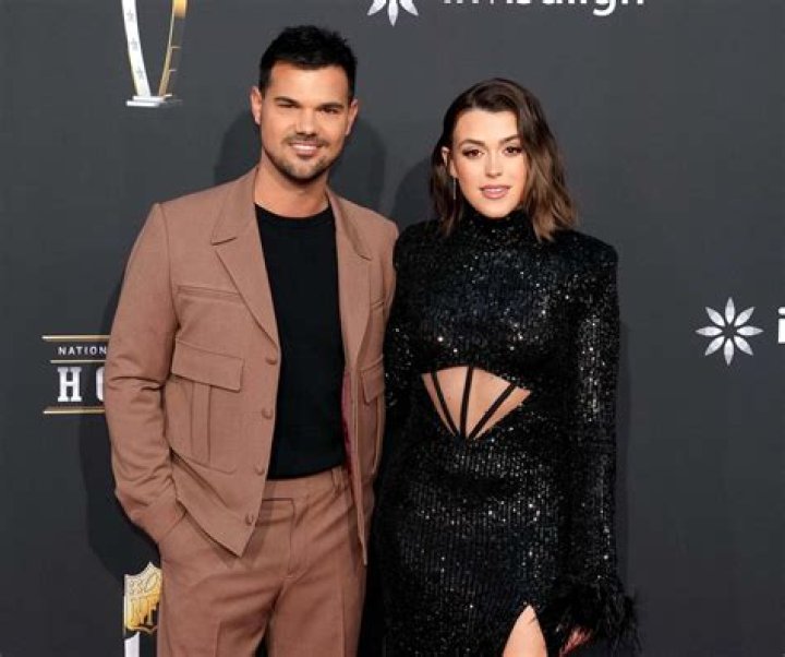 Taylor Lautner's Parents Kept Him Grounded - Facts about Them