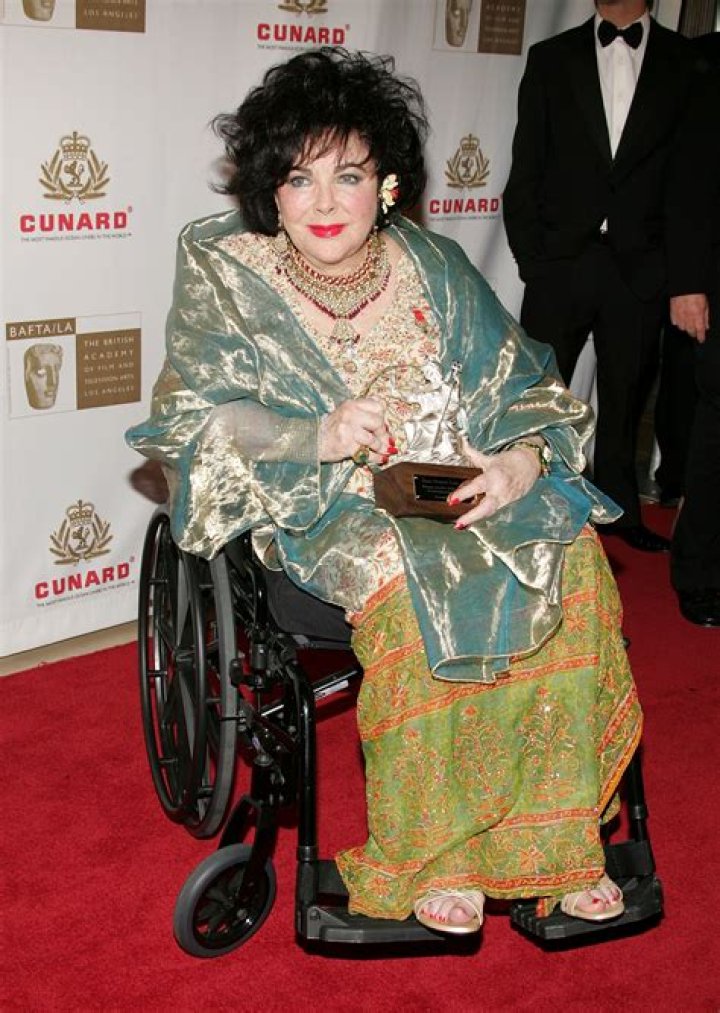 Despite Wheelchair, Elizabeth Taylor Spent Last Years Taking Care of Grandkids & Almost Wed for the 9th Time