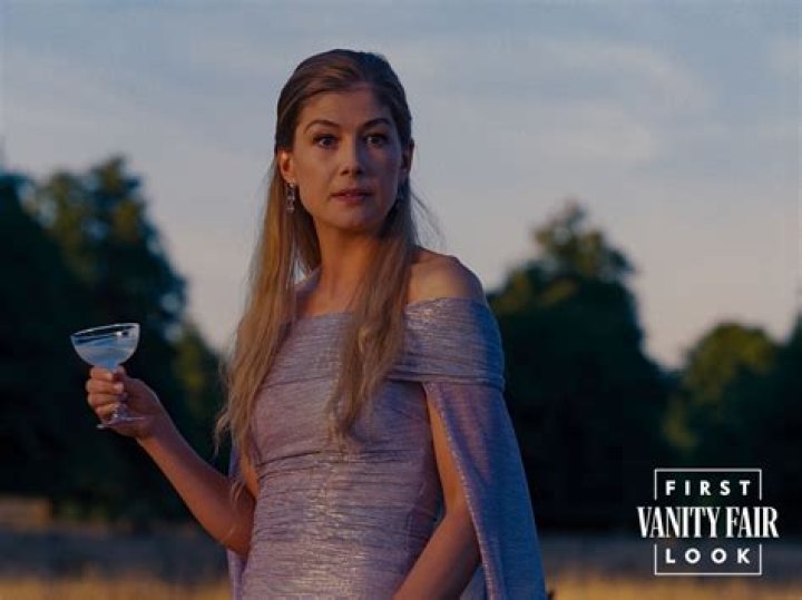 'Gone Girl' Rosamund Pike 'Looks Ethereal' & 'Natural' at 44 in Elegant Dior Pantsuit