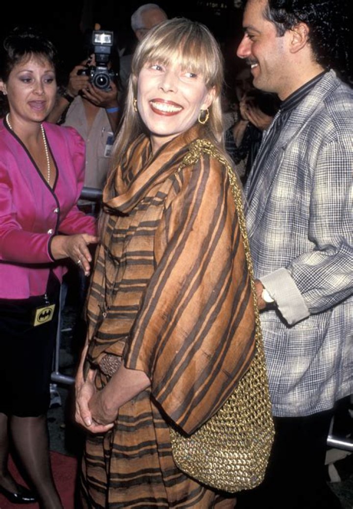 Joni Mitchell Sings with 'Pure Silk' Voice at 79 after Brain Aneurysm & Becoming a Grandma