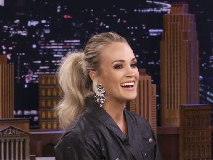 Carrie Underwood Goes Makeup-Free Showing Her Natural Look While Harvesting Vegetables