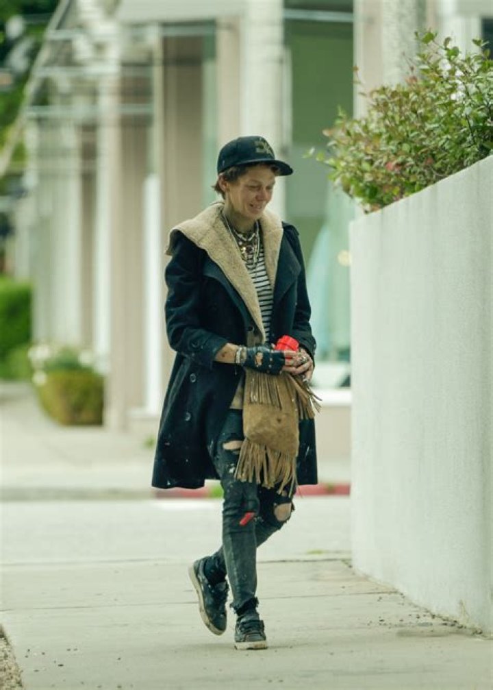 Hobie from 'Baywatch' Left Wife in 'Bad Place' after Divorce & Now She's Seen Rummaging in Dumpsters