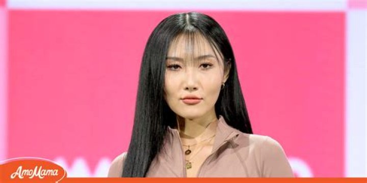 K-Pop Star Hwasa's Dating Rumors & Her First Love Story