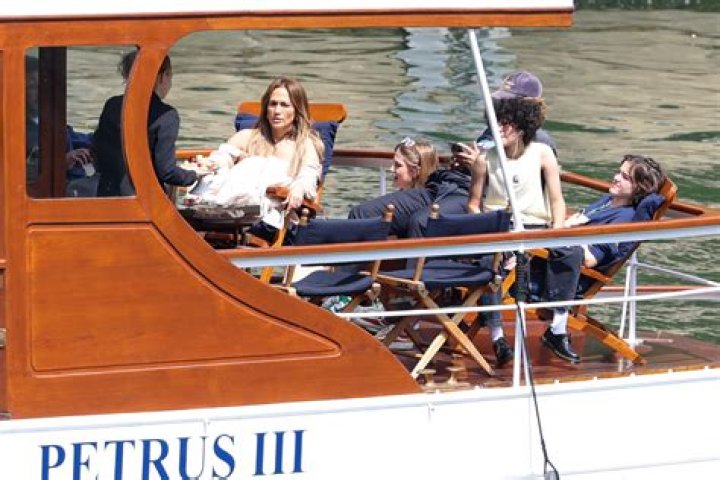 Are Jennifer Garner and Jennifer Lopez Friends? Inside Their Relationship