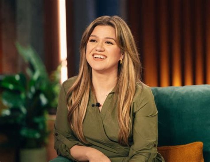 Kelly Clarkson Is Better Mom after $1.4M Debt Accusation by Ex-Dad-In-Law's Company & Troubles with Kids 'Killed' Her