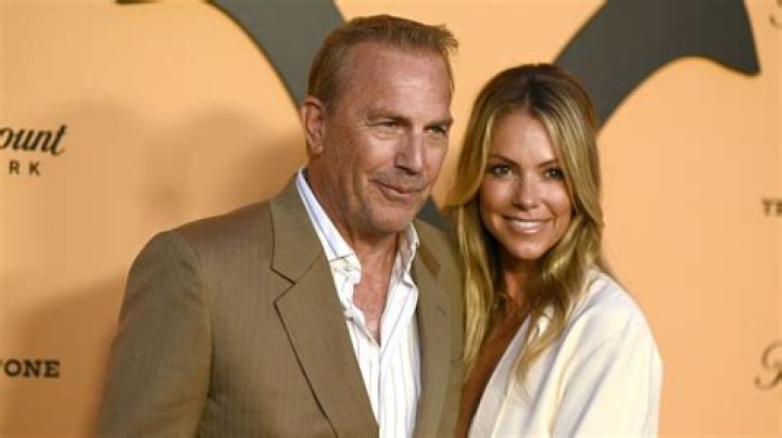 Kevin Costner’s Ex-wife Appears 30 Years after Leaving Him — She’s Gray-Haired & Living Her Best Life as a Grandma