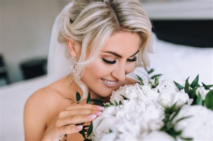 Bride Reads Every Message from Groom's Lover Instead of Wedding Vows in Front of Their Guests