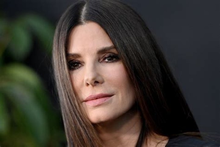 Sandra Bullock Was ‘Trying Not to Cry’ by Dying Mom’s Bedside – She Raised Her Daughter Heeding Mom’s Advice