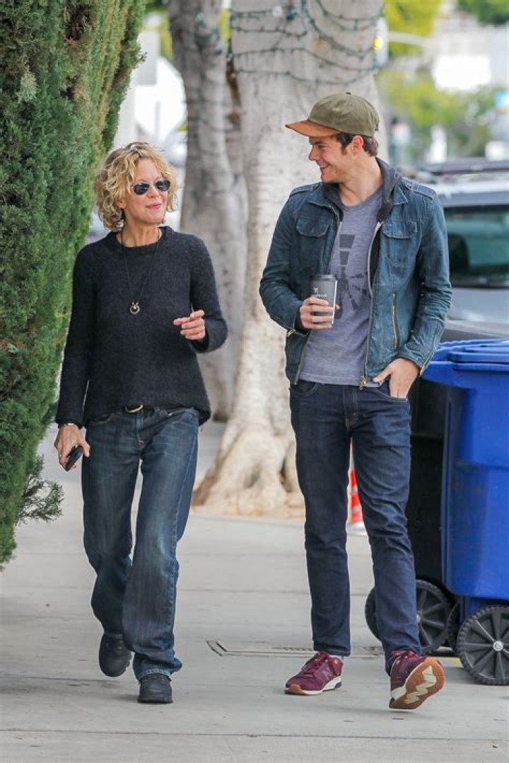 Fans Worry for Meg Ryan, 61, Seeing Her ‘Unsteady’ Walk in All-Black: ‘Something Is Wrong'